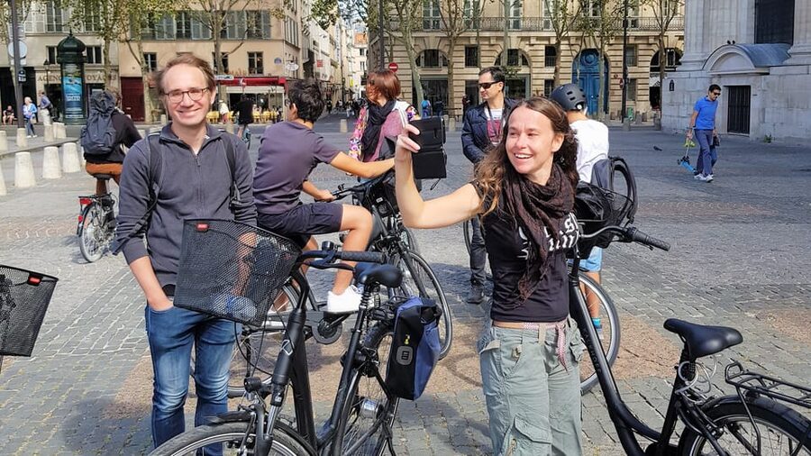 Paris: City Treasures Bike Tour - Starting at City Hall and the two islands