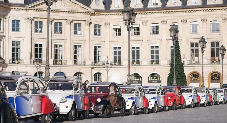 Paris: Classic Sites Tour by Vintage Citroen 2CV - The Louvre and the Seine