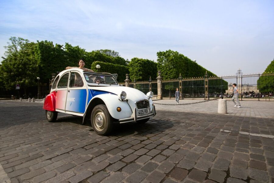 Paris: Classic Sites Tour by Vintage Citroen 2CV - Your first two hours in central Paris