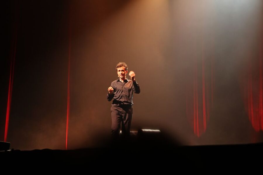 Paris: Comedy Show in English - How to Become a Parisian - Key points to know
