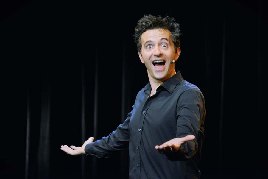 Paris: Comedy Show in English - How to Become a Parisian - The audience and the international appeal