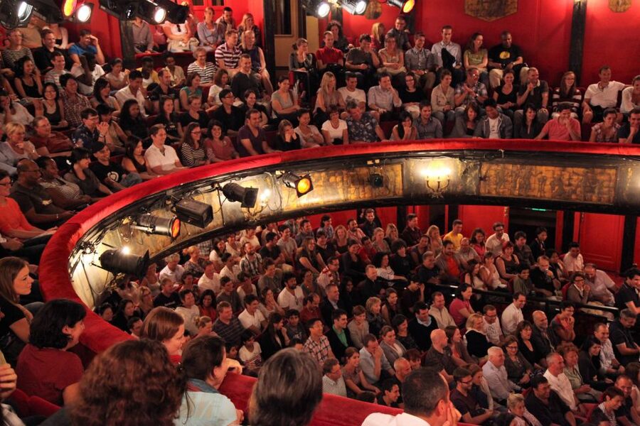 Paris: Comedy Show in English - How to Become a Parisian - Who should book this experience