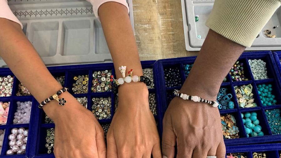 Paris: Custom Souvenir Bracelet Workshop - Making a Paris souvenir with your own hands