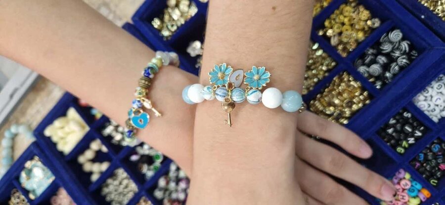 Paris: Custom Souvenir Bracelet Workshop - What happens during the one-hour session