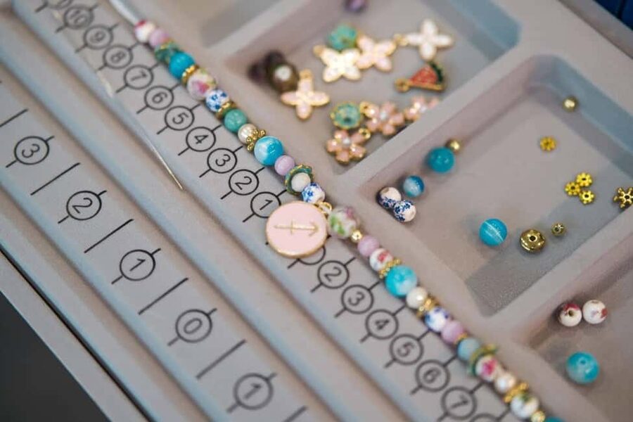 Paris: Custom Souvenir Bracelet Workshop - Who should book this workshop?