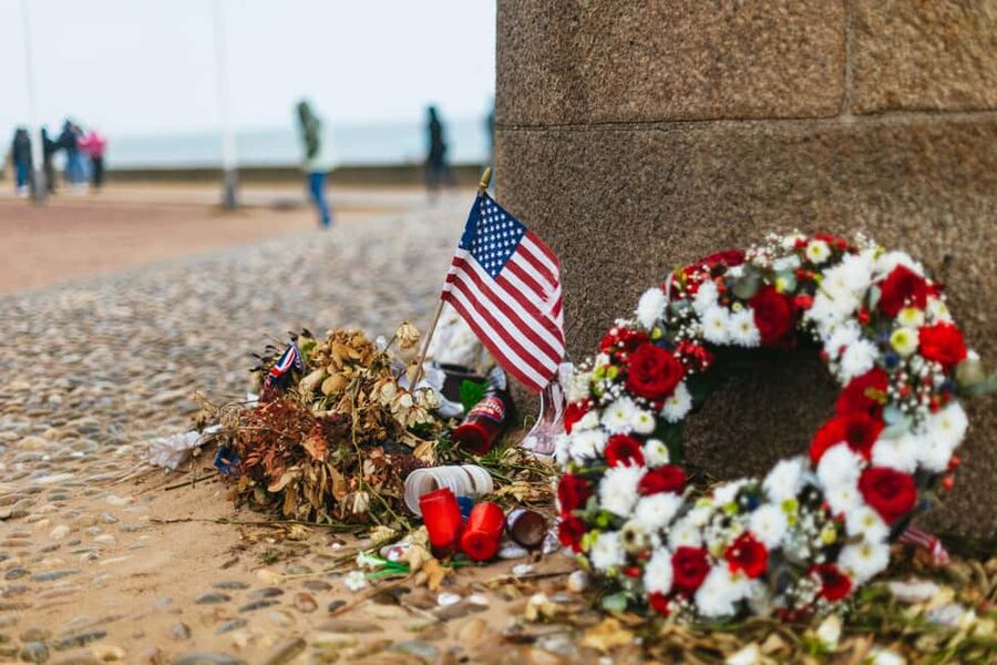 Paris: D-Day Landmarks and Mont Saint-Michel Guided Tour - Pointe du Hoc and the cratered cliffs