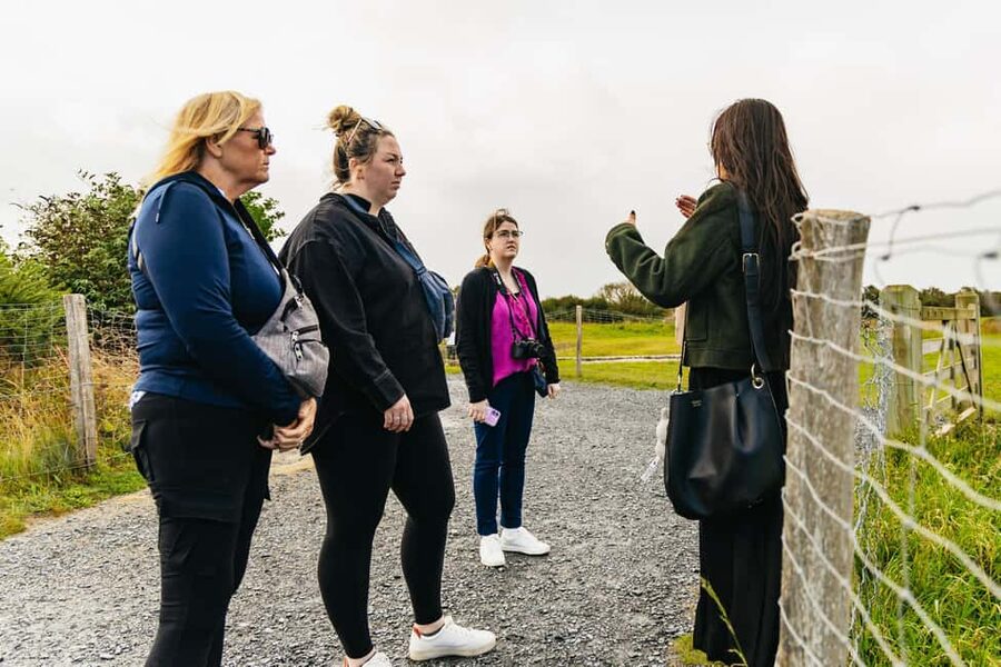 Paris: D-Day Landmarks and Mont Saint-Michel Guided Tour - Choosing the abbey option