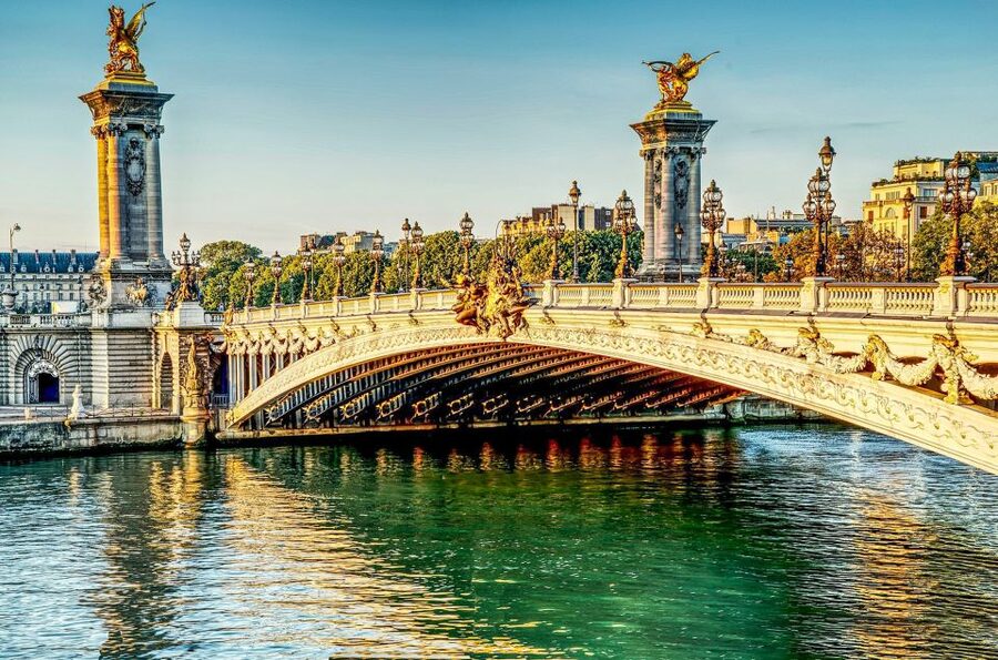 Paris: Day or Sunset Cruise with Drink, Ice Cream or Dessert - The Louvre, Concorde, and Grand Palais