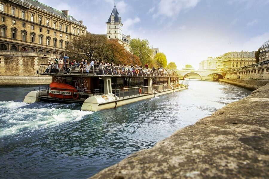 Paris: Day or Sunset Cruise with Drink, Ice Cream or Dessert - Why the bridges are part of the show
