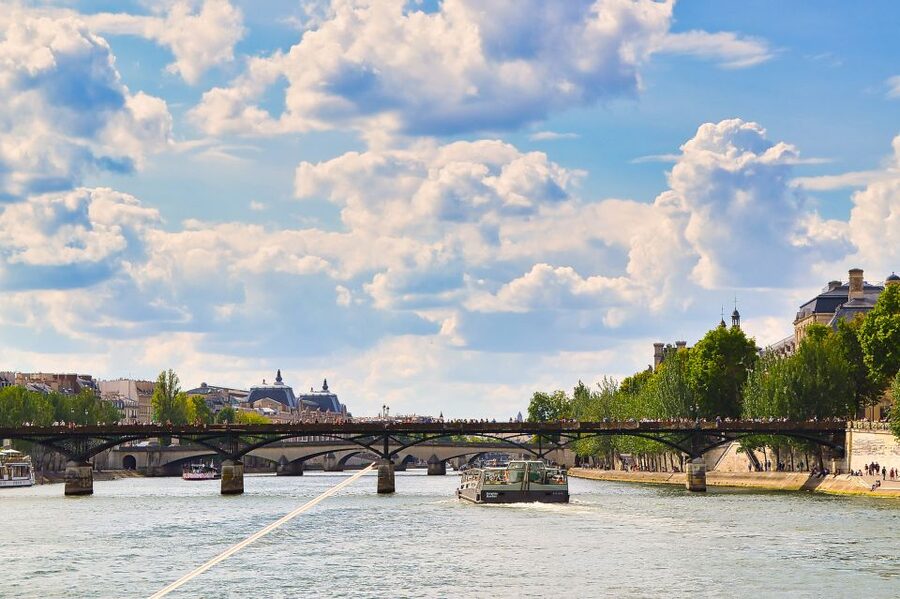 Paris: Day or Sunset Cruise with Drink, Ice Cream or Dessert - Picking the right hour