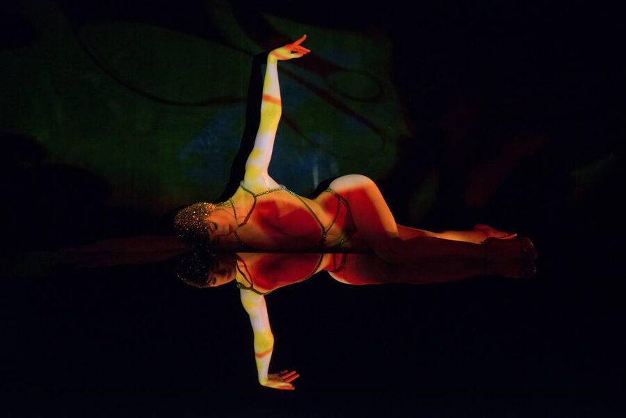 Paris: Dinner at Ginger Restaurant & Show at Crazy Horse - FAQ