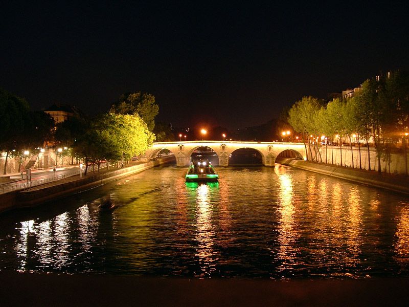 Paris: Dinner Cruise on the Seine and Eiffel Tower 2nd floor - Why the Seine is the real opening act