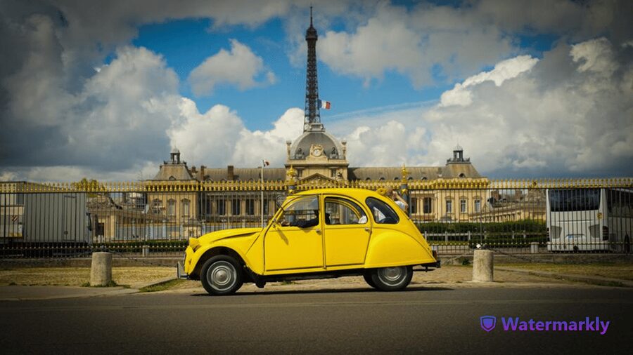 Paris: Discover Paris 2CV - Eiffel Tower and École-Militaire