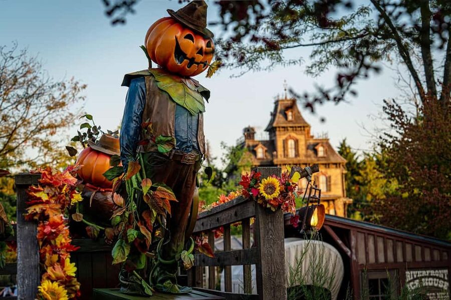 Paris: Disneyland Paris Ticket with Transfer - A day of characters, princesses, and shows