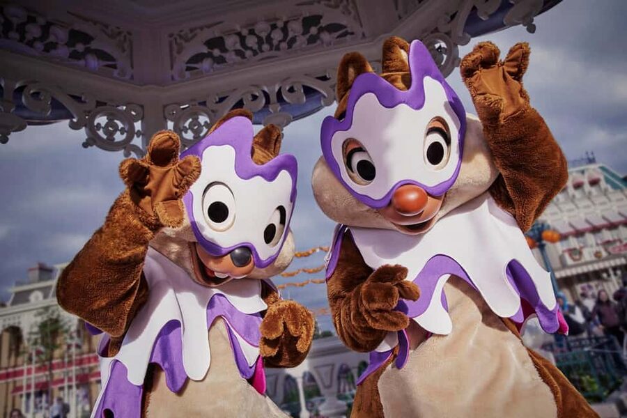 Paris: Disneyland Paris Ticket with Transfer - Food, breaks, and the long afternoon