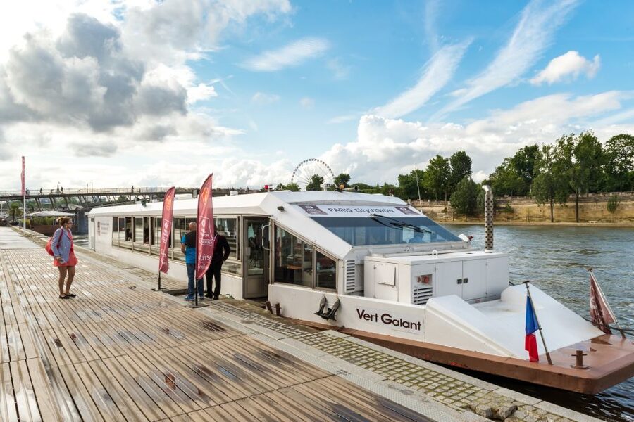 Paris: Early Evening Dinner Cruise on the River Seine - Choosing the main course