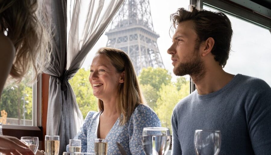 Paris: Early Evening Dinner Cruise on the River Seine - Seating, photographs, and small extra charges