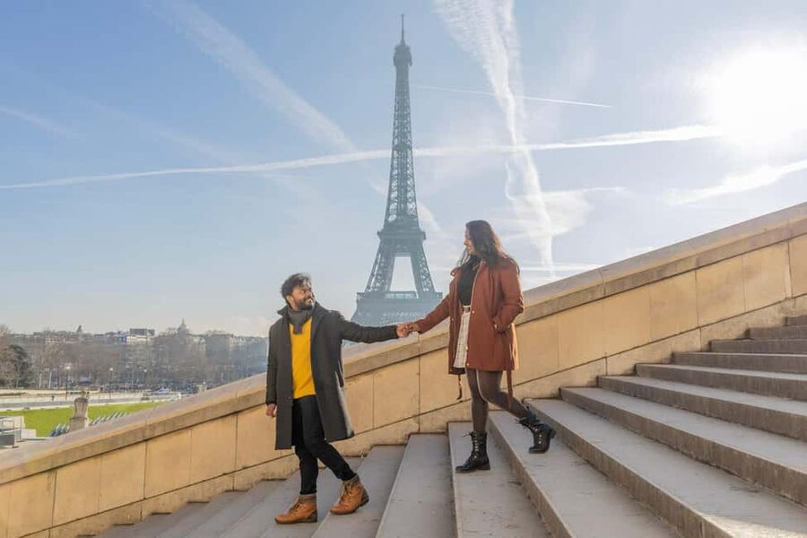 Paris: Eiffel Area Private Photoshoot - A private Eiffel photo session for $48