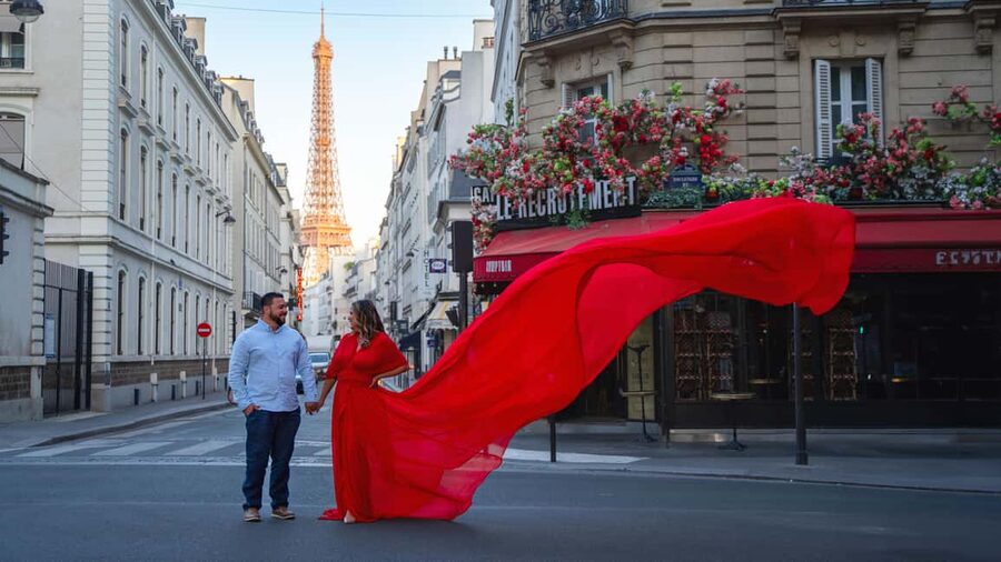 Paris: Eiffel Tower Flying-Dress Photoshoot jonadress - Weather, comfort, and practical planning