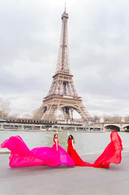 Paris: Eiffel Tower Flying-Dress Photoshoot jonadress - Choosing the handmade dress