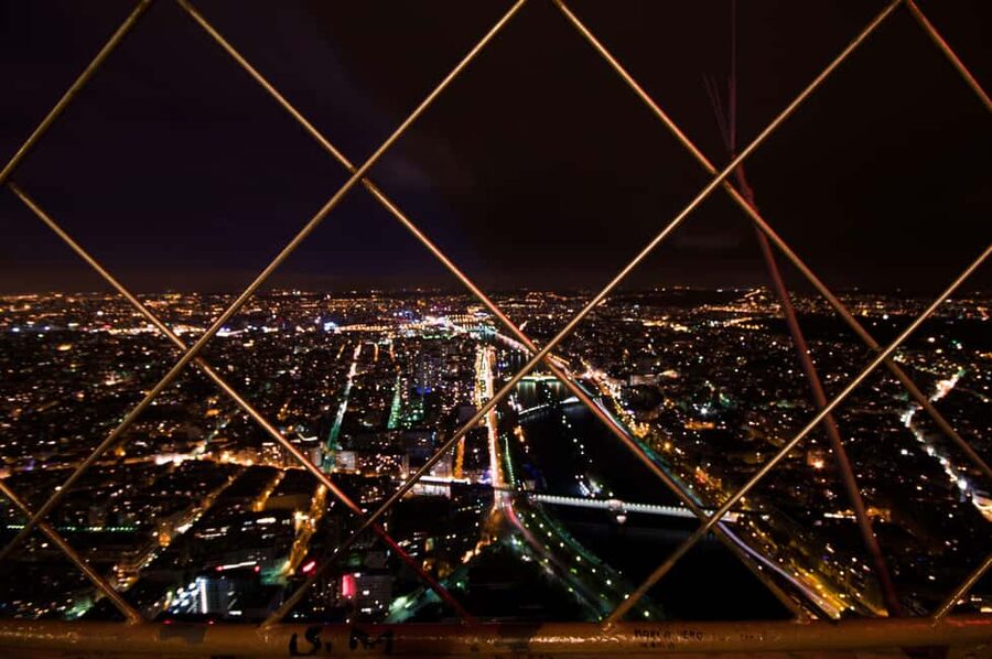 Paris: Eiffel Tower Guided Tour|Summit & second floor access - The guides: Raphael, Pepe, and the value of a live voice