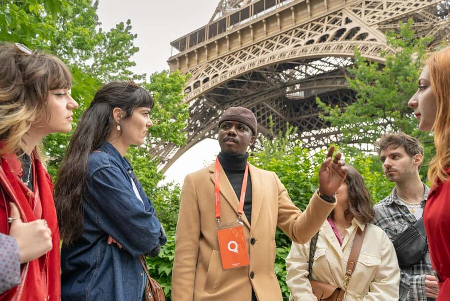 Paris: Eiffel Tower Guided Tour with Summit Access - Key points to know before you book