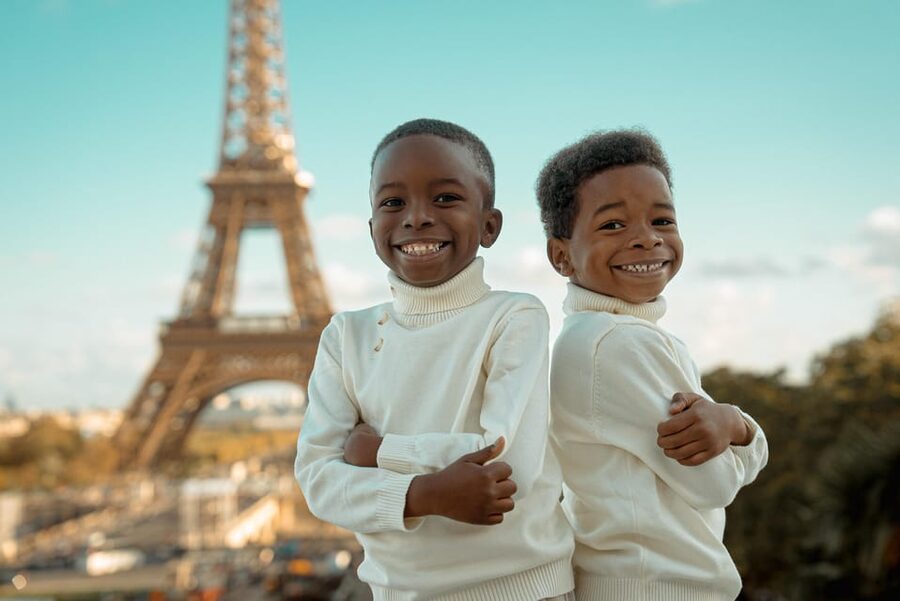 Paris: Eiffel Tower & Louvre Private Photoshoot - Who should book this experience