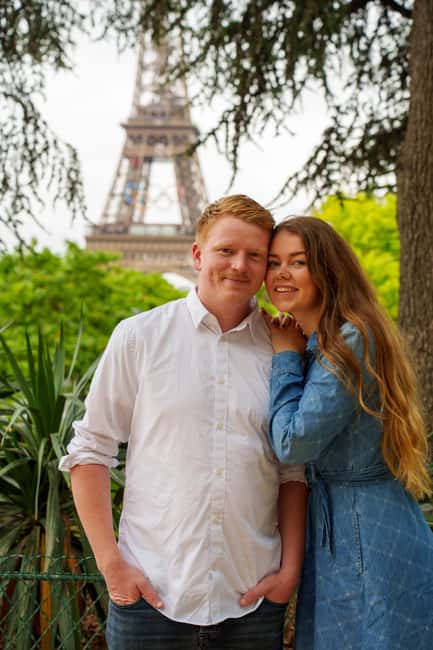 Paris: Eiffel Tower Photoshoot with a Professional - Meeting your photographer near the Eiffel Tower