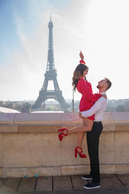 Paris: Eiffel Tower Photoshoot with a Professional - What happens during the 15-minute to one-hour session