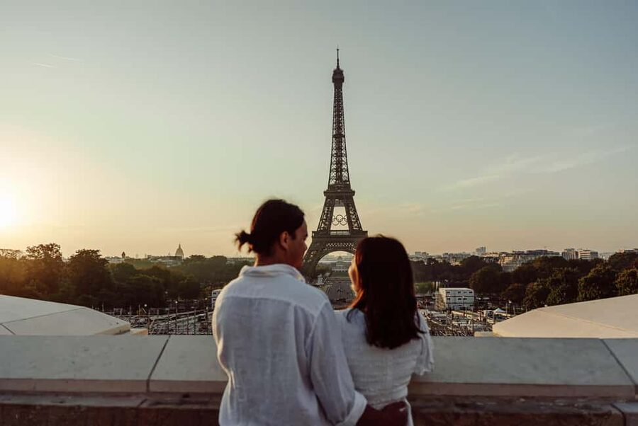 Paris: Eiffel Tower Street Photoshoot - From Gallery to Edited Photographs