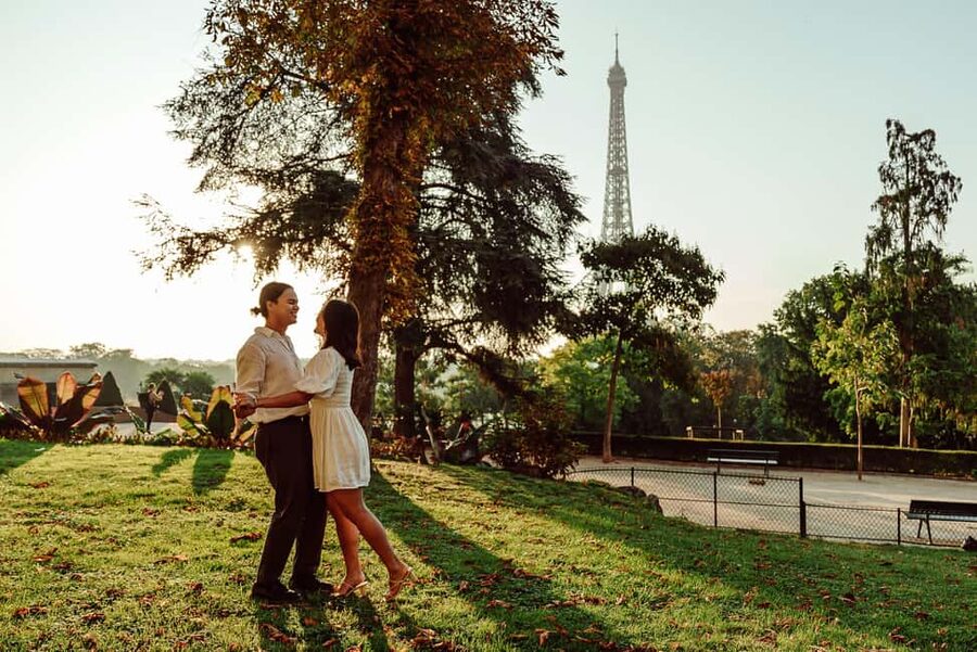 Paris: Eiffel Tower Street Photoshoot - Is the Price Good Value?