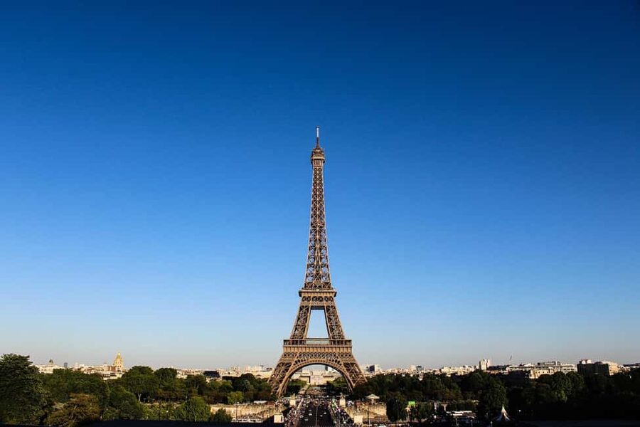 Paris: Eiffel Tower Tour - The guide makes or breaks the experience