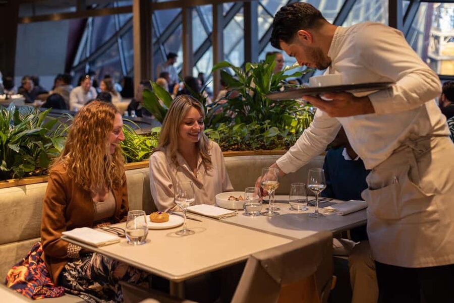 Paris: Elegant Dinner with Drinks in the Eiffel Tower - Key points at a glance