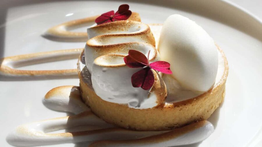 Paris: Elegant Dinner with Drinks in the Eiffel Tower - Who will enjoy Madame Brasserie most?