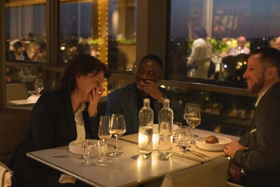 Paris: Elegant Dinner with Drinks in the Eiffel Tower - Picking the right view