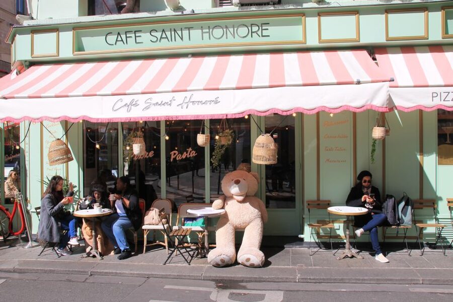 Paris: Emily Inspired Walking Tour - Quiet time at Palais Royal