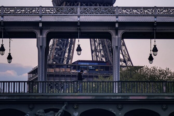 Paris en Scene 3 Course Seine River Dinner Cruise - Music, service, and the onboard mood
