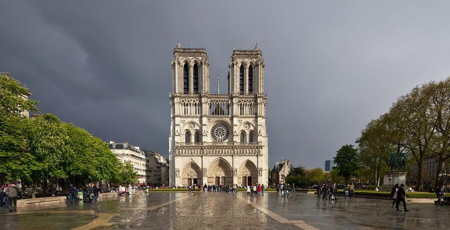 Paris: Eternal Notre-Dame VR Experience Ticket - From medieval construction to the 2019 fire