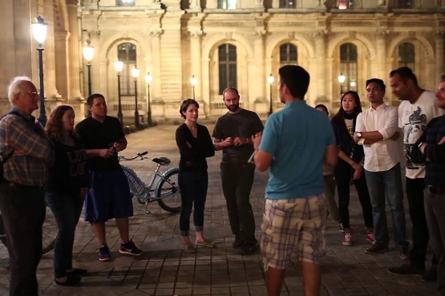 Paris: Evening Bike and Boat Tour - Returning through the Louvre and central Paris