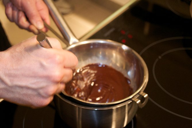 Paris Evening Cooking Class French Dinner and Market Visit Option - Why the group size matters