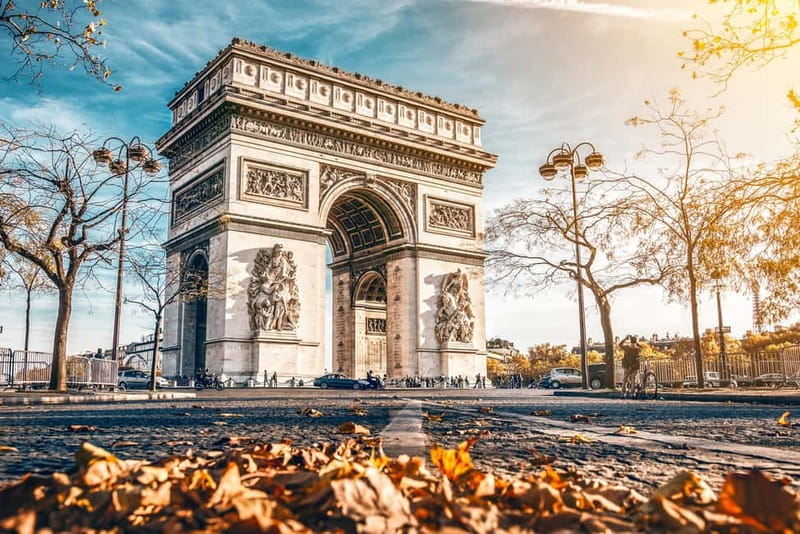 Paris: Explorer Pass with 3, 4, 5, 6, or 7 Attractions - Hop-on hop-off bus and themed walks