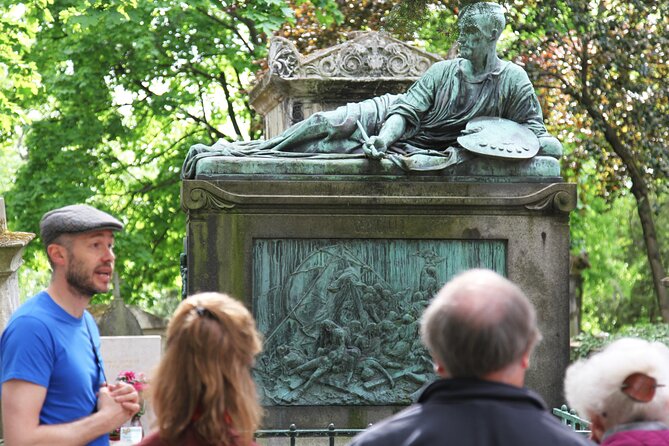 Paris: Famous Graves of Pere Lachaise Cemetery Guided Tour - Key points at a glance
