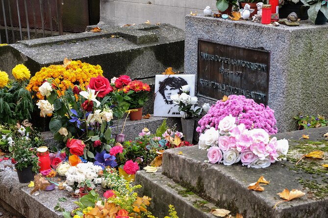 Paris: Famous Graves of Pere Lachaise Cemetery Guided Tour - Chopin, Piaf, and the famous names
