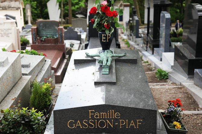 Paris: Famous Graves of Pere Lachaise Cemetery Guided Tour - Is $18.14 good value?