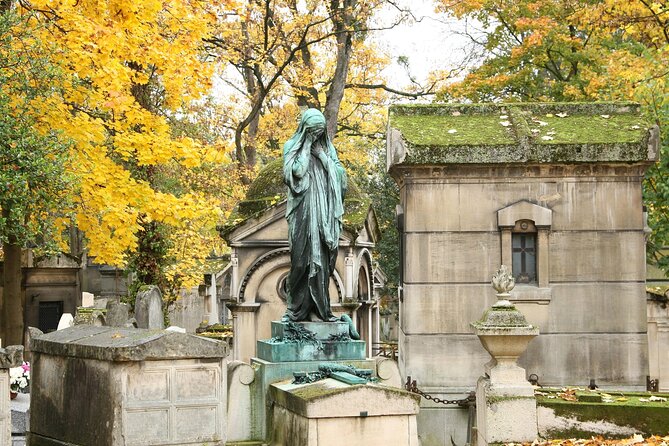 Paris: Famous Graves of Pere Lachaise Cemetery Guided Tour - Timing, language, and practical comfort