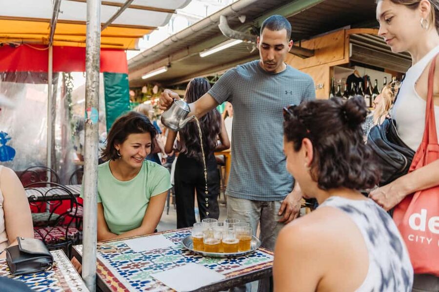 Paris: Food and Wine Tasting Walking Tour in Le Marais - French bistro lunch at Les Philosophes