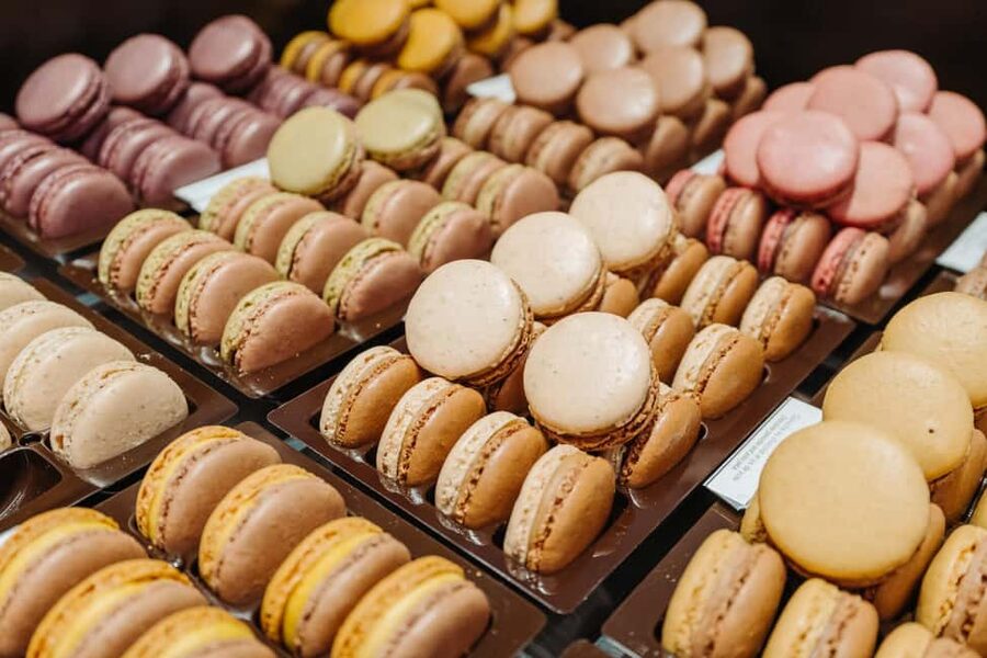 Paris: Food and Wine Tasting Walking Tour in Le Marais - Croissants, sourdough, and a family bakery