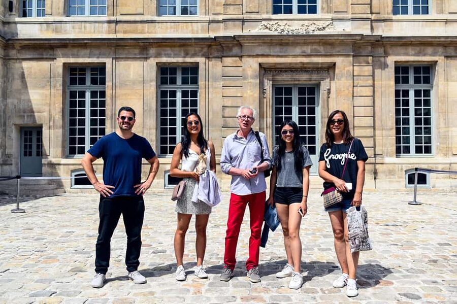 Paris: Food Tour in Le Marais with Tastings - Chocolate, macarons, and a final dessert