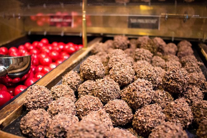 Paris French Sweets Tasting Tour with Pastries and Chocolates - A sweet way to meet Paris