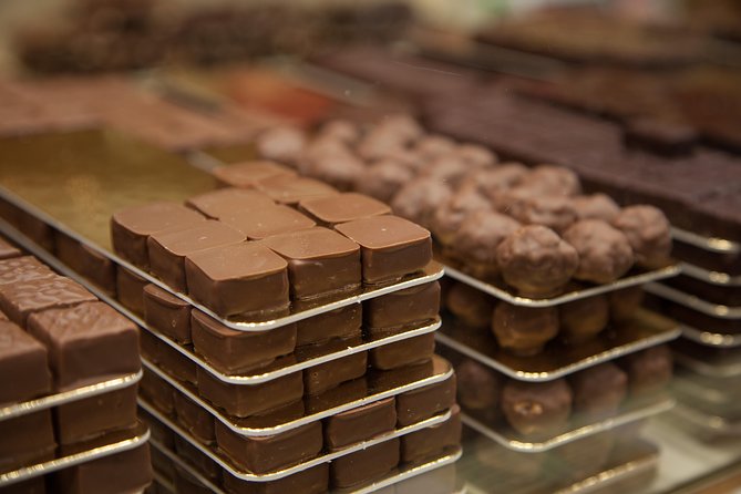 Paris French Sweets Tasting Tour with Pastries and Chocolates - The guide makes or breaks the walk